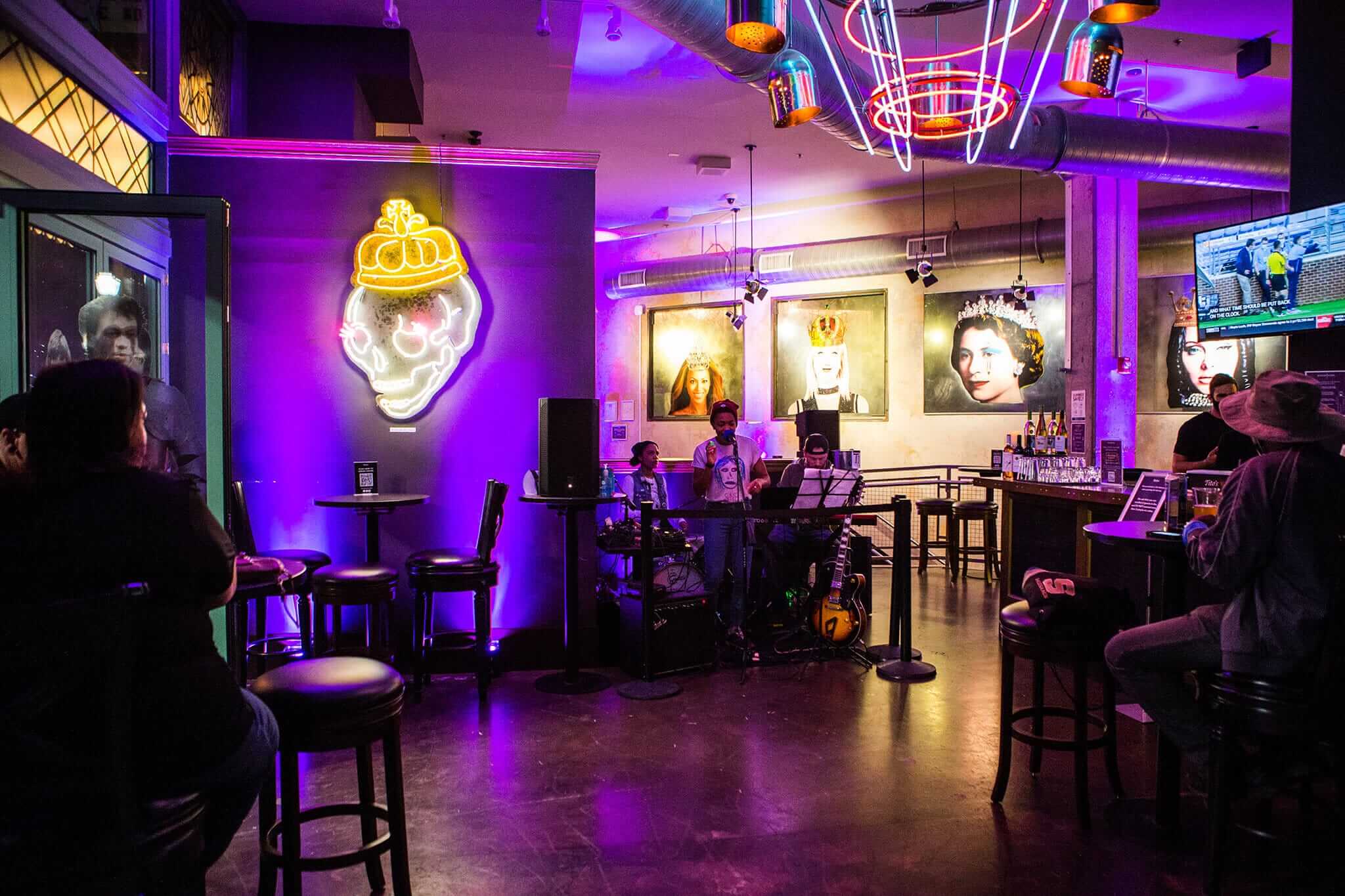 Knight's bar at the Queen Wilmington