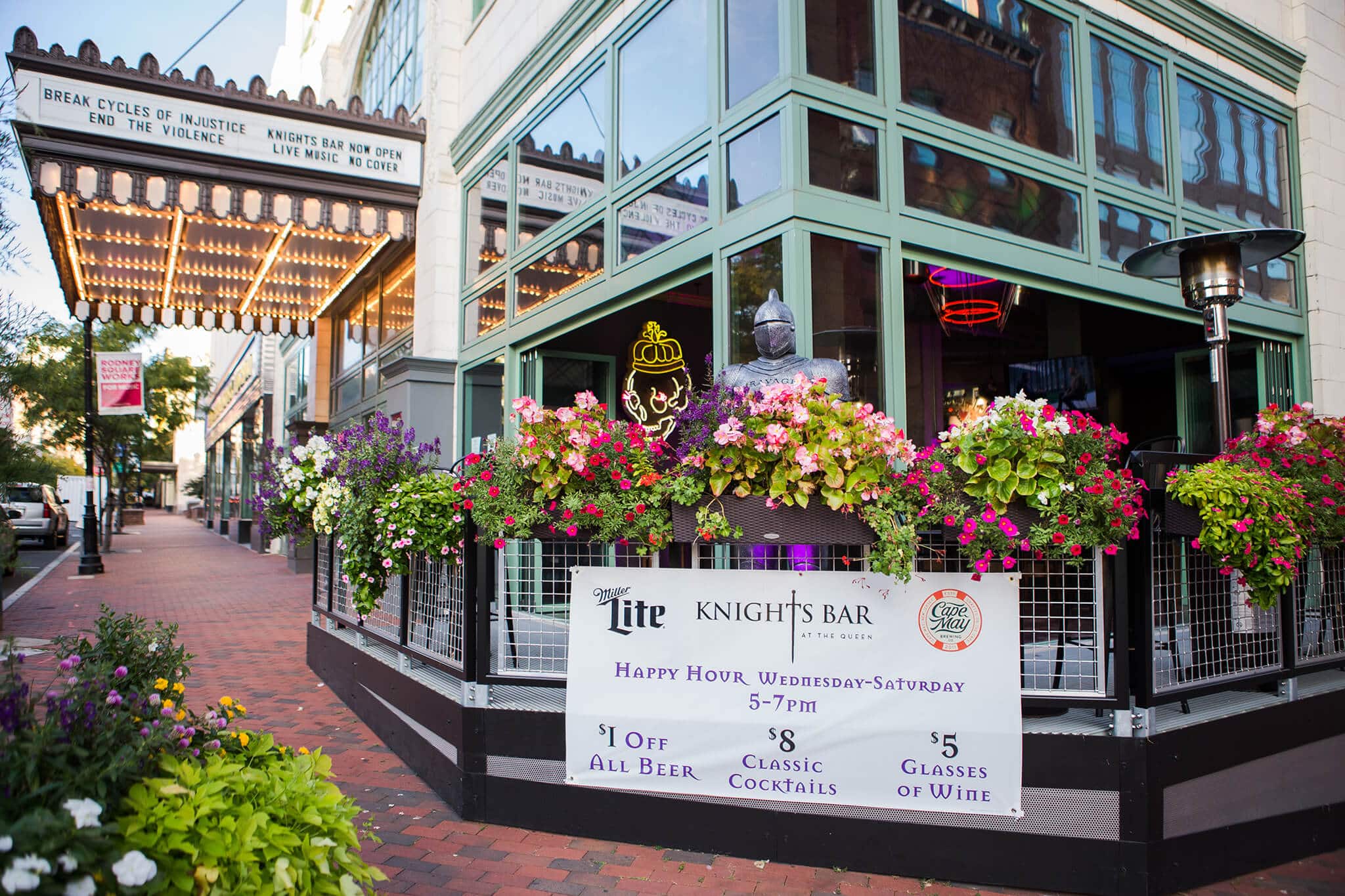 Knight's Bar at The Queen